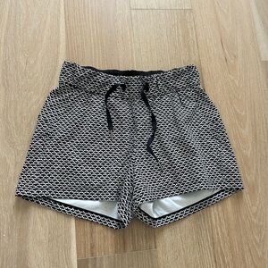 Lululemon Black and White Printed Women's Shorts